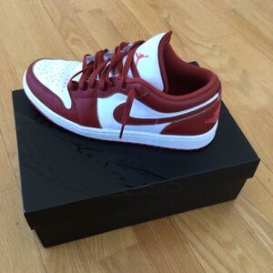 Jordan 1 low se, white dune red, size 10